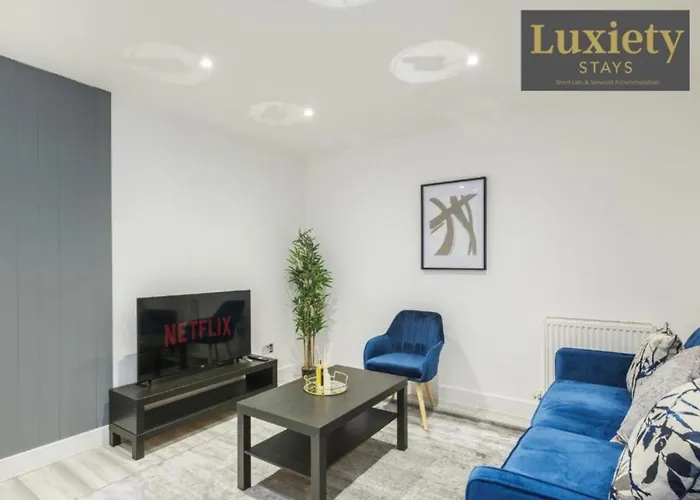 Stylish & Modern 1Br City Centre - Near High St & Southend Beach By Luxiety Stays