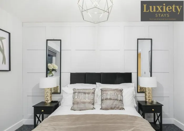 Stylish & Modern 1Br City Centre - Near High St & Southend Beach By Luxiety Stays