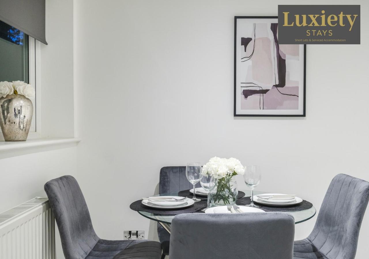 Stylish & Modern 1Br City Centre - Near High St & Southend Beach By Luxiety Stays *