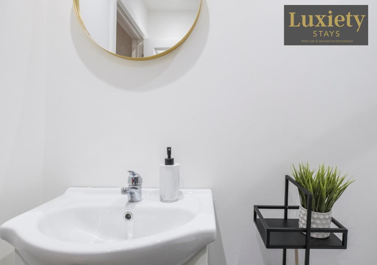 Stylish & Modern 1Br City Centre - Near High St & Southend Beach By Luxiety Stays